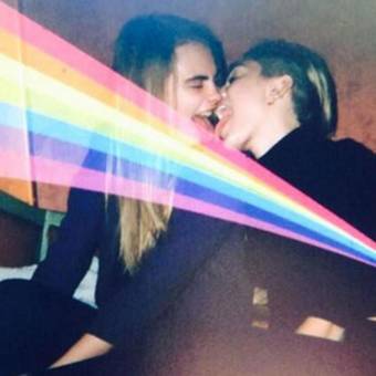 Los colores del arcoiris en un beso. Miley-se-lesbi-3-992449
